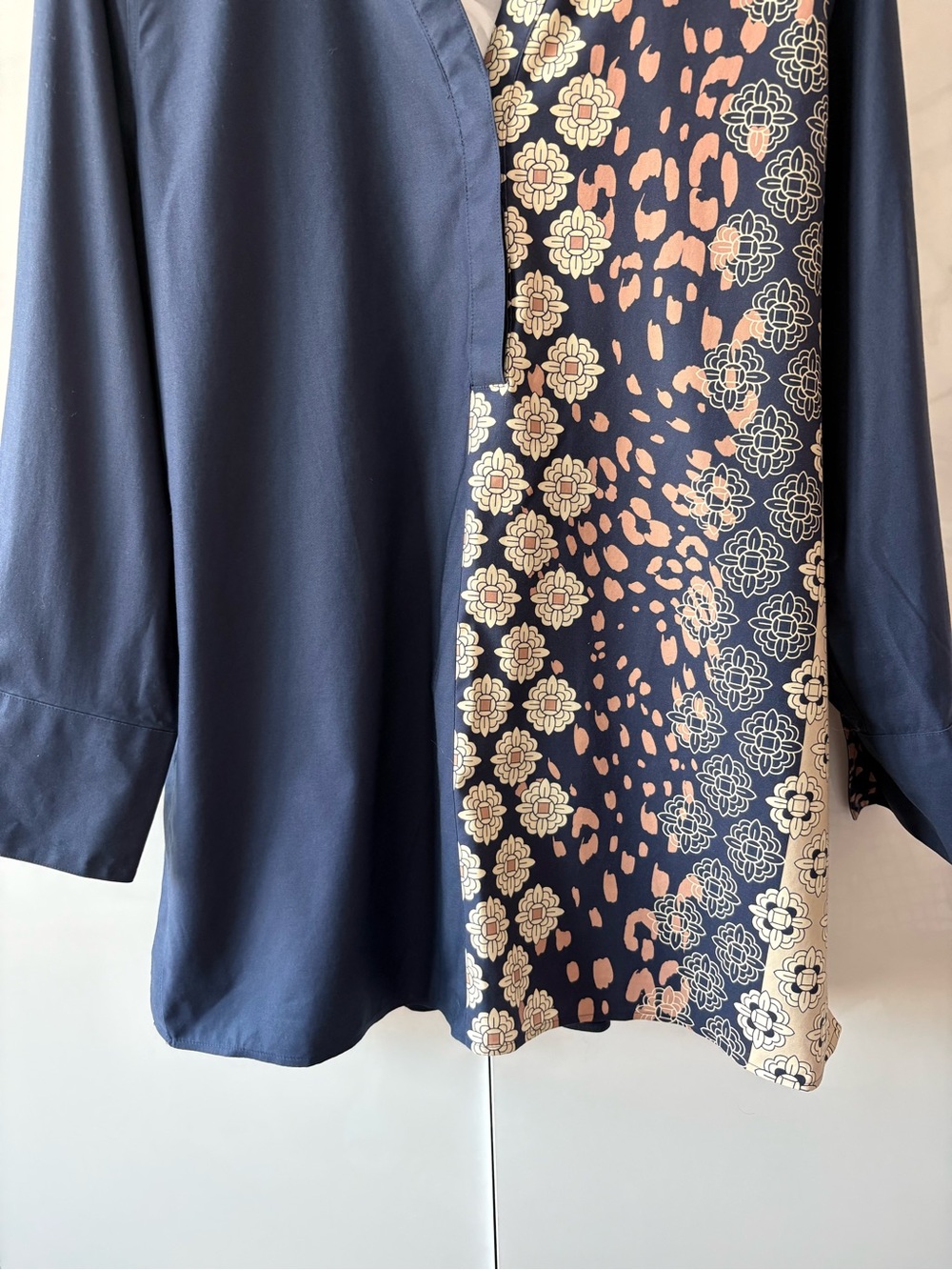 Chico’s Navy Patterned Non Iron Tunic Top - Picture 4 of 11